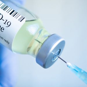 Detener la pandemia no es solo vacunar