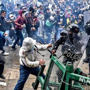 Colombia se ve sumida en protestas que afectan a los más pobres